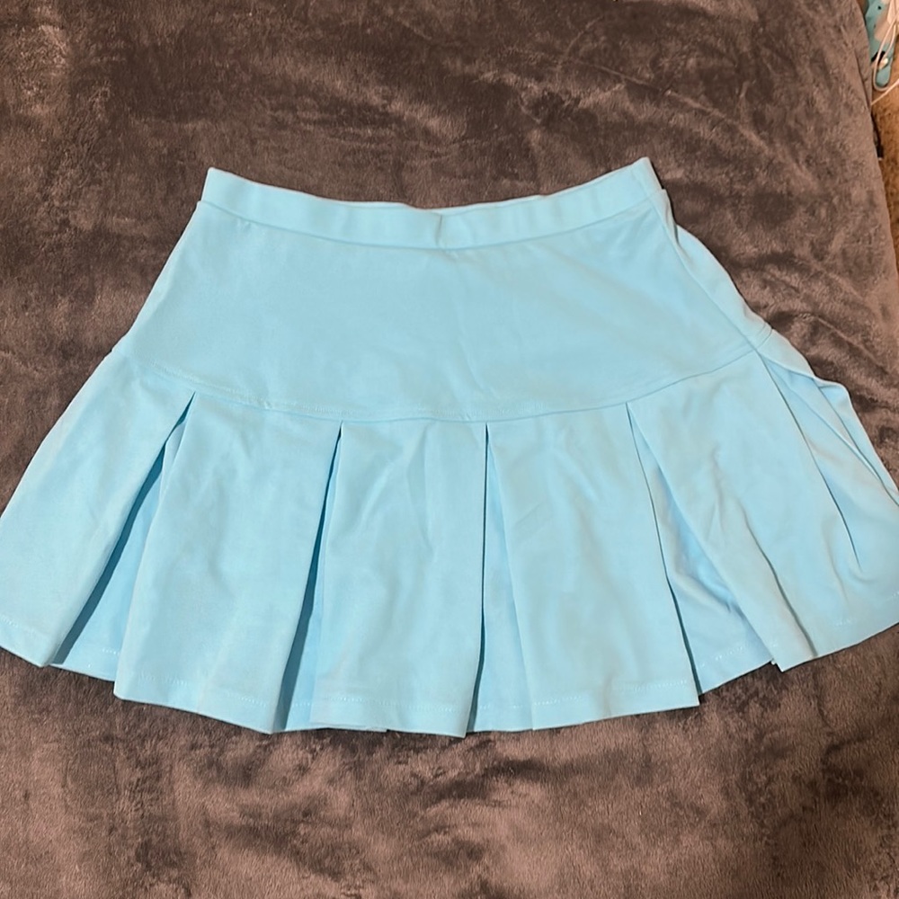 Light blue pleated tennis skirt!